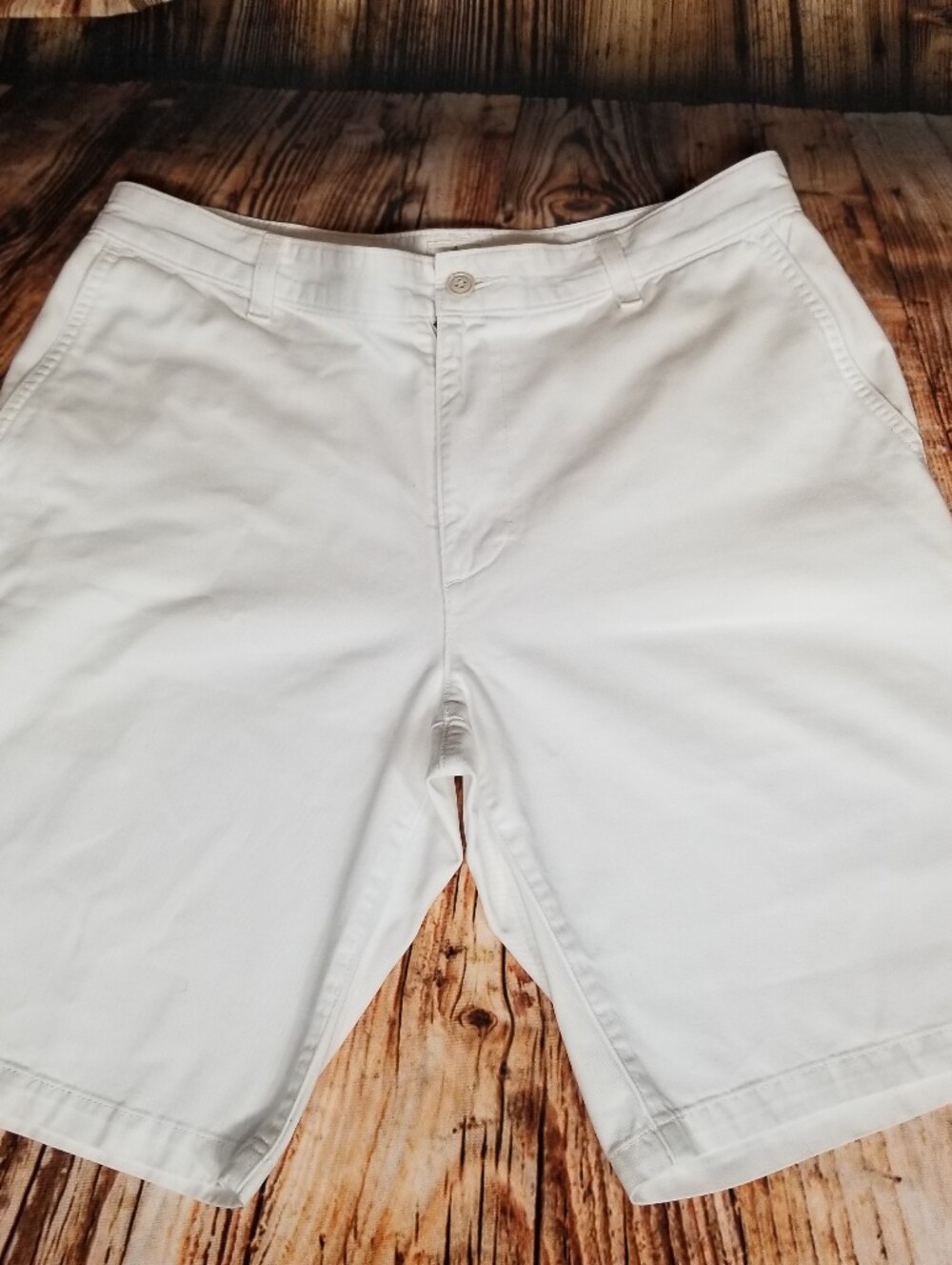Dockers Mens Chino Flat Front Style White Shorts Size 34 Mid Thigh Cotton Preppy